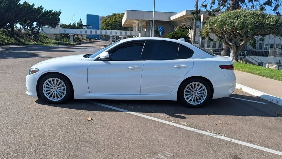 2023 Alfa Romeo Giulia - Image 9 of 14