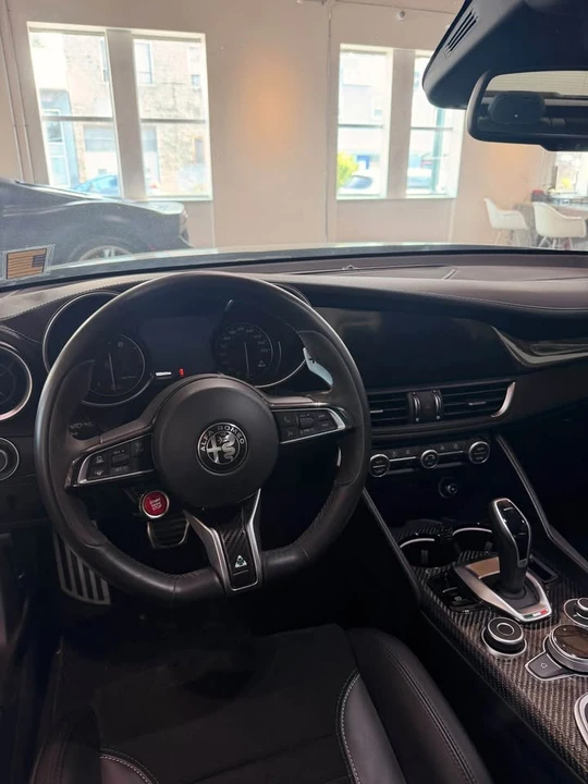 2023 Alfa Romeo Giulia - Image 8 of 10