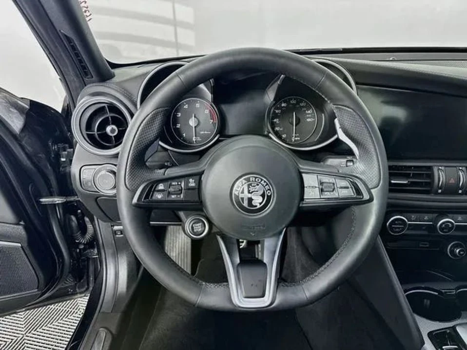 2023 Alfa Romeo Giulia - Image 18 of 20