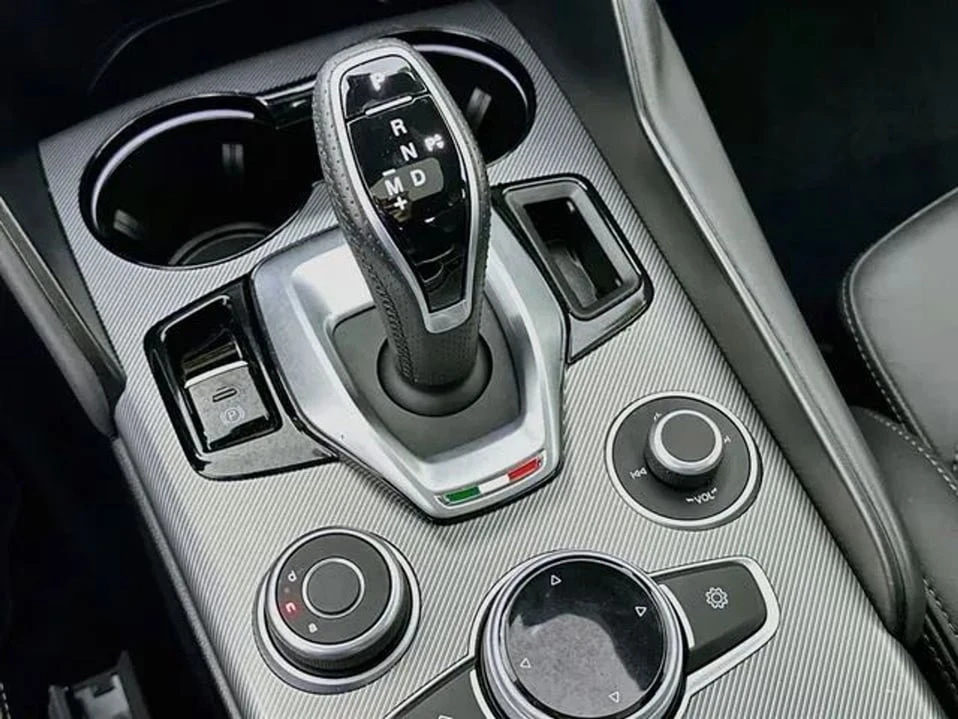 2023 Alfa Romeo Giulia - Image 15 of 20