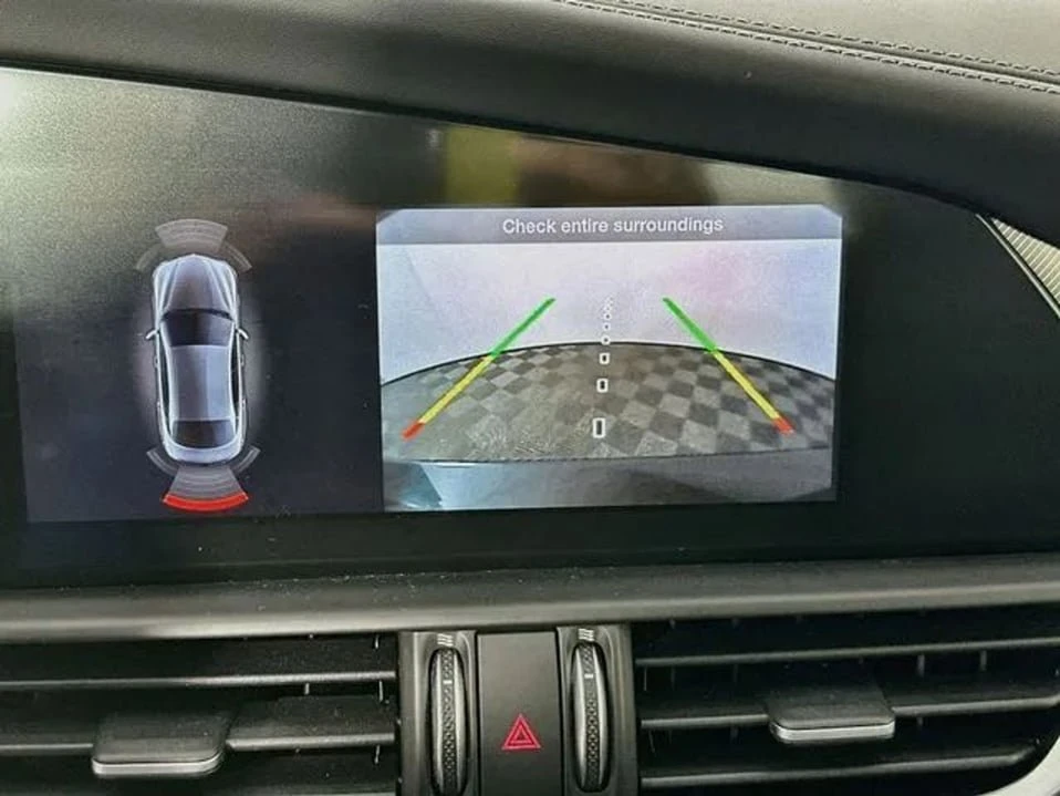 2023 Alfa Romeo Giulia - Image 13 of 20