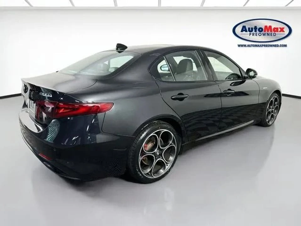 2023 Alfa Romeo Giulia - Image 2 of 20