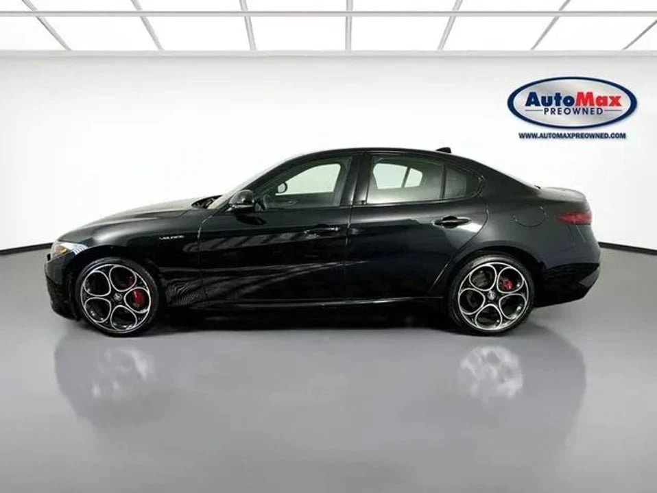 2023 Alfa Romeo Giulia - Image 7 of 20