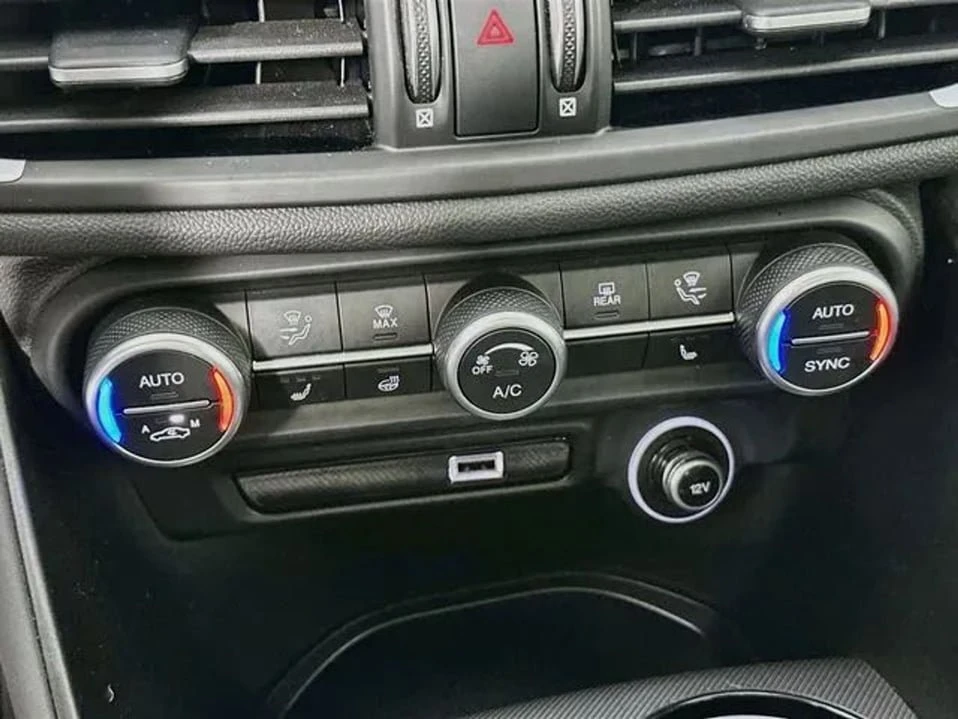 2023 Alfa Romeo Giulia - Image 14 of 20