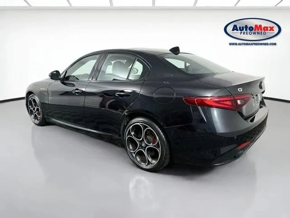 2023 Alfa Romeo Giulia - Image 4 of 20
