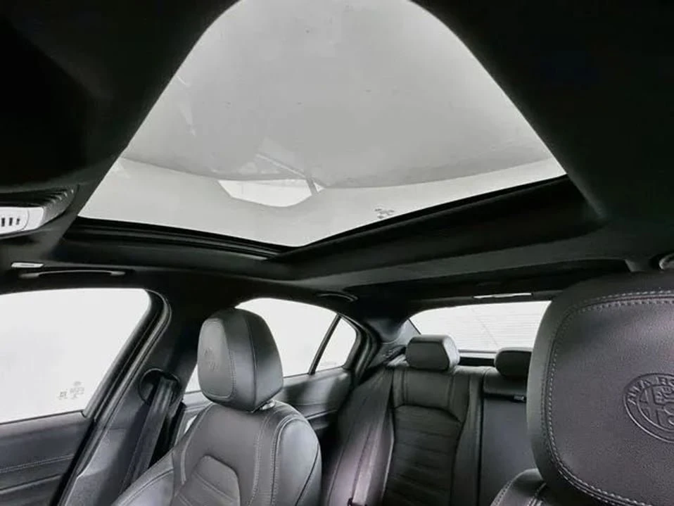 2023 Alfa Romeo Giulia - Image 17 of 20