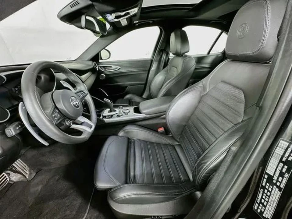 2023 Alfa Romeo Giulia - Image 9 of 20