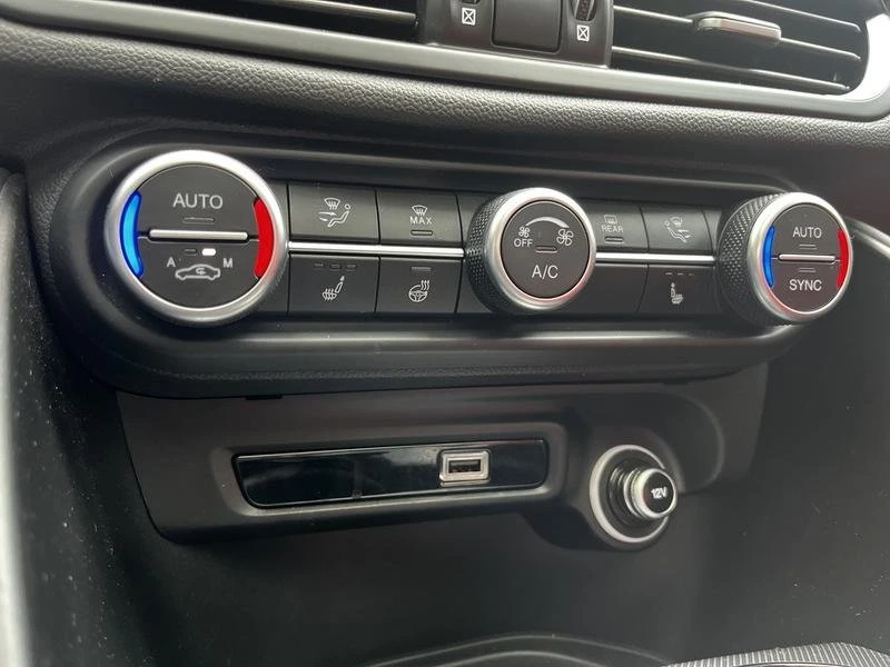 2023 Alfa Romeo Giulia - Image 17 of 20