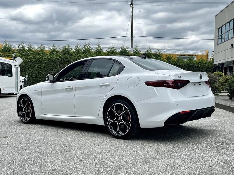 2023 Alfa Romeo Giulia - Image 5 of 20