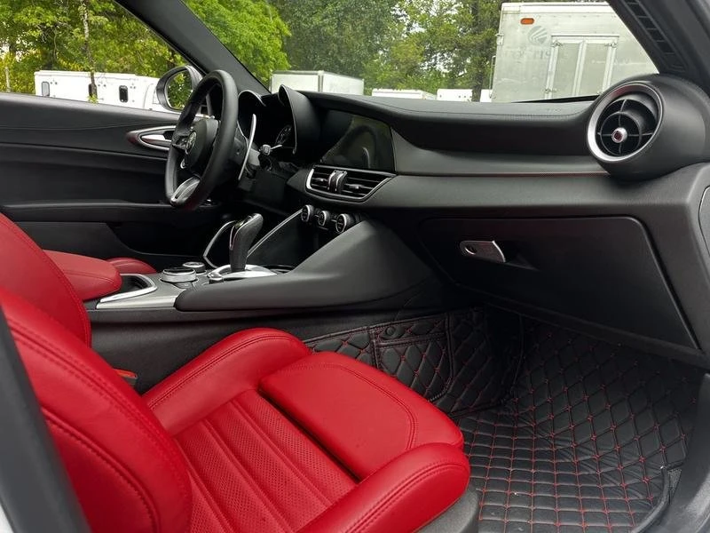 2023 Alfa Romeo Giulia - Image 8 of 20