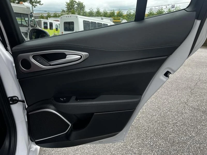 2023 Alfa Romeo Giulia - Image 9 of 20