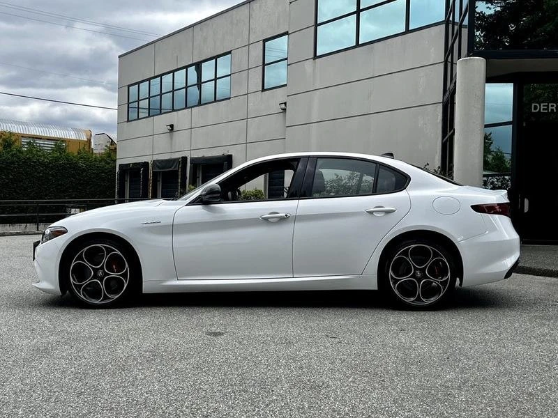 2023 Alfa Romeo Giulia - Image 4 of 20