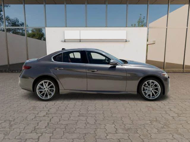 2023 Alfa Romeo Giulia - Image 2 of 7