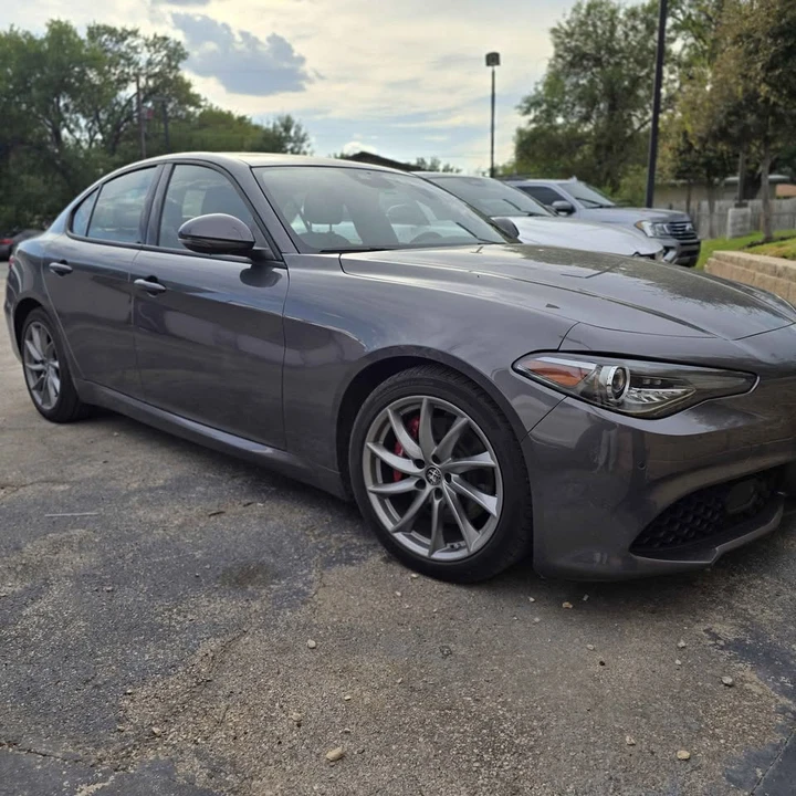 2023 Alfa Romeo Giulia - Image 2 of 7