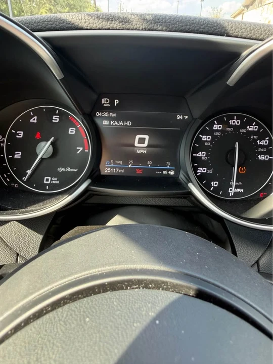 2023 Alfa Romeo Giulia - Image 9 of 13