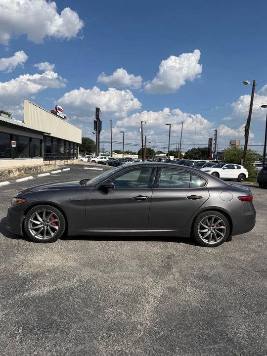 2023 Alfa Romeo Giulia - Image 8 of 13