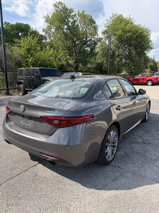 2023 Alfa Romeo Giulia - Image 5 of 13