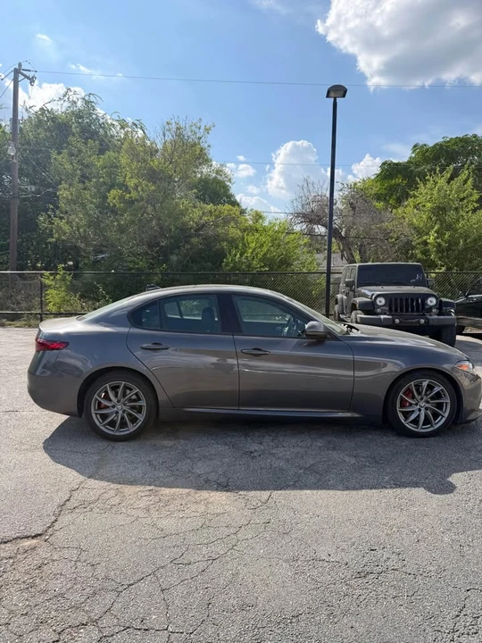 2023 Alfa Romeo Giulia - Image 4 of 13