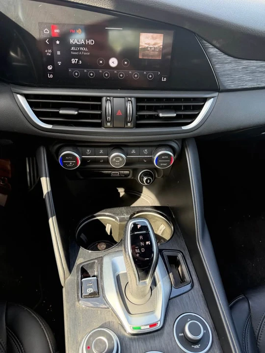 2023 Alfa Romeo Giulia - Image 10 of 13