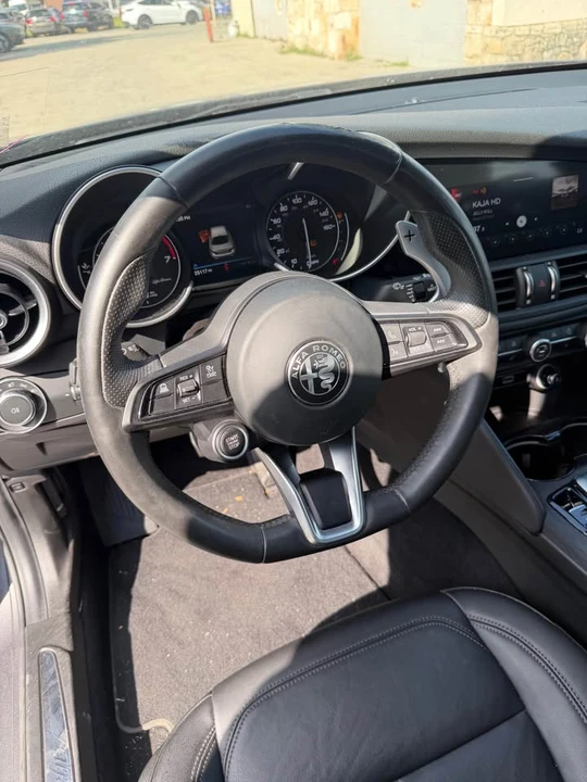 2023 Alfa Romeo Giulia - Image 12 of 13