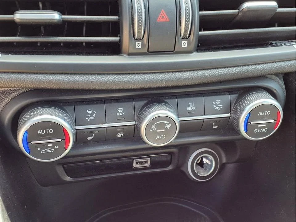 2023 Alfa Romeo Giulia - Image 12 of 20