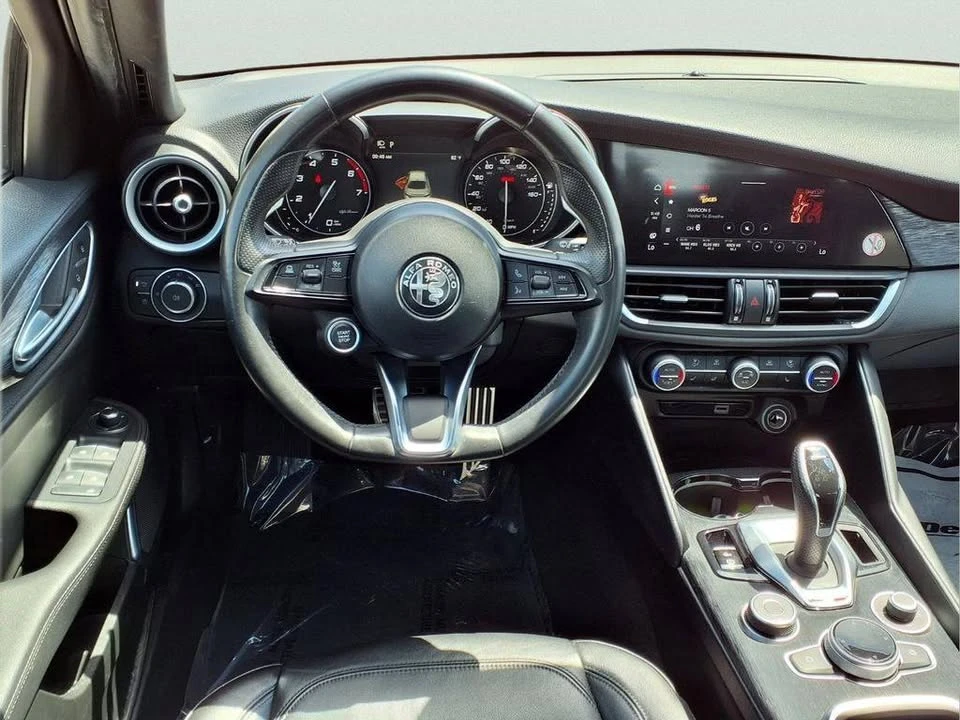 2023 Alfa Romeo Giulia - Image 9 of 20