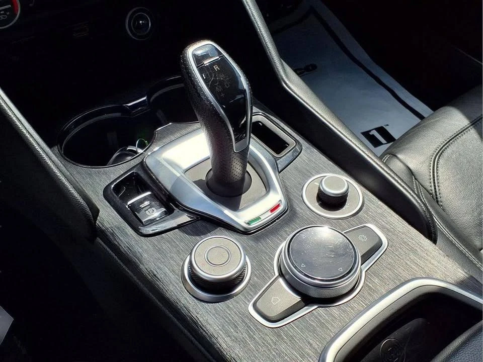 2023 Alfa Romeo Giulia - Image 14 of 20