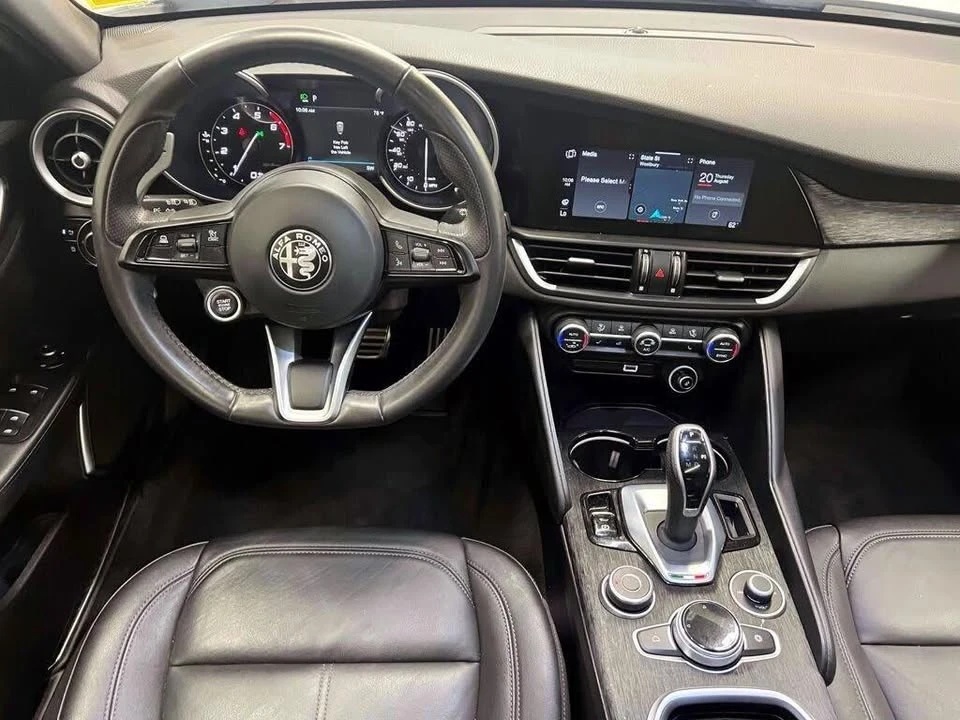 2023 Alfa Romeo Giulia - Image 8 of 20