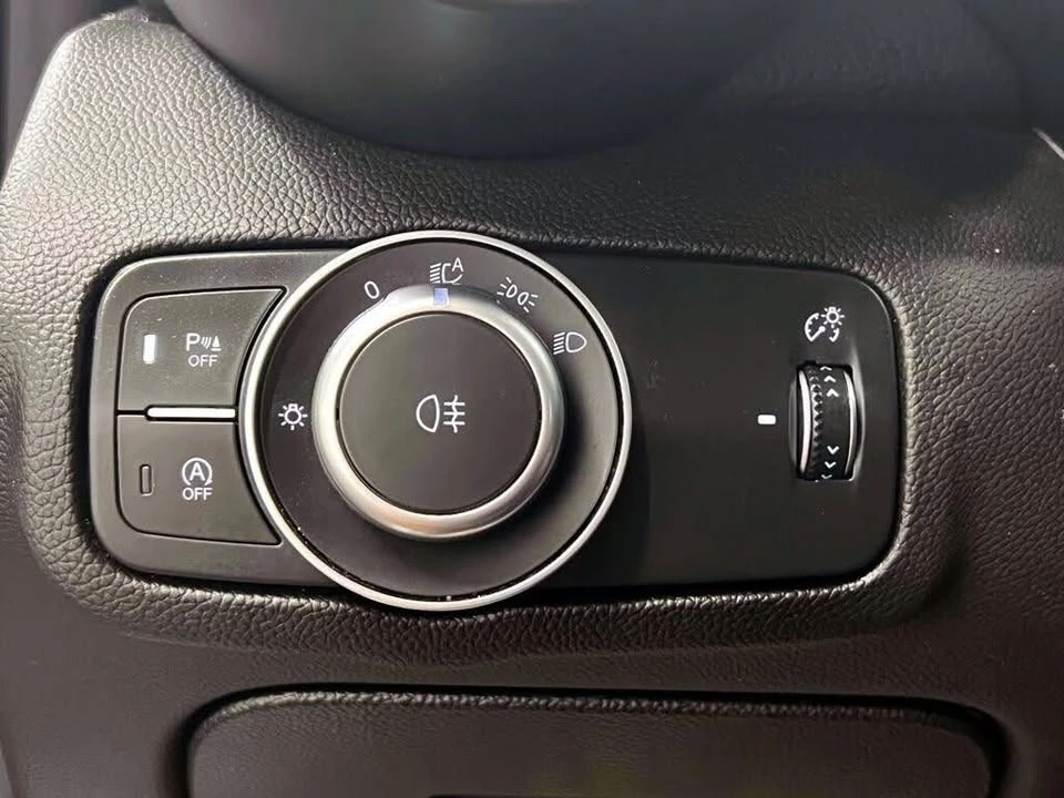 2023 Alfa Romeo Giulia - Image 17 of 20