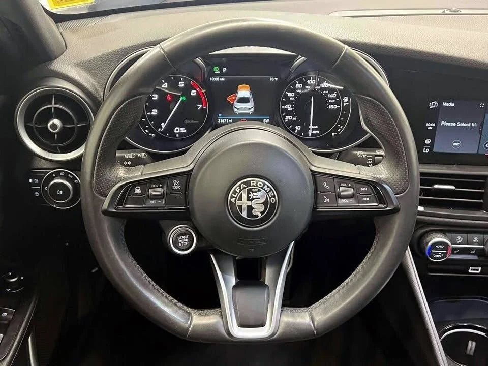 2023 Alfa Romeo Giulia - Image 11 of 20