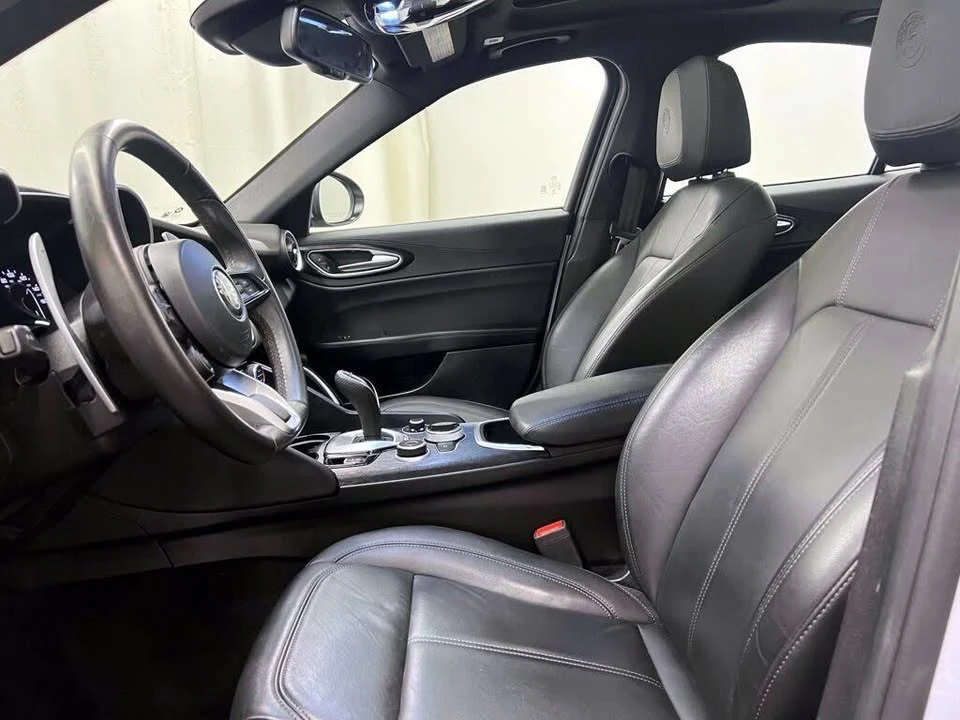 2023 Alfa Romeo Giulia - Image 13 of 20