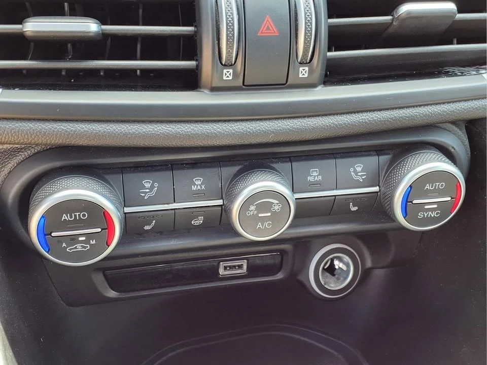 2023 Alfa Romeo Giulia - Image 12 of 20