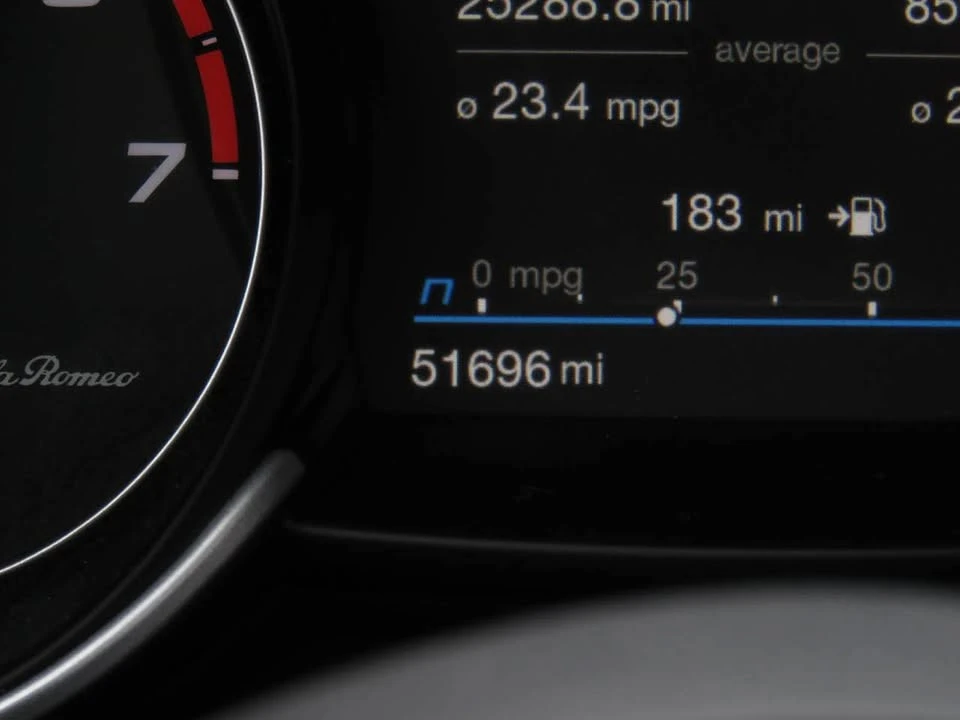 2023 Alfa Romeo Giulia - Image 9 of 14