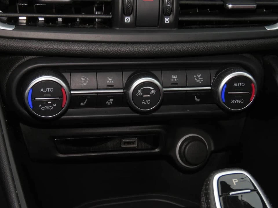 2023 Alfa Romeo Giulia - Image 13 of 14