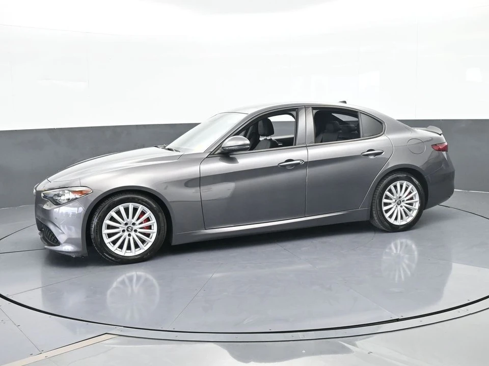 2023 Alfa Romeo Giulia - Image 2 of 12