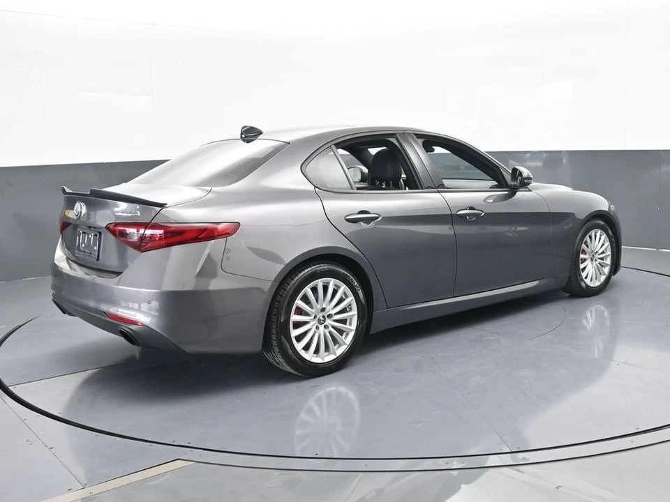 2023 Alfa Romeo Giulia - Image 6 of 12