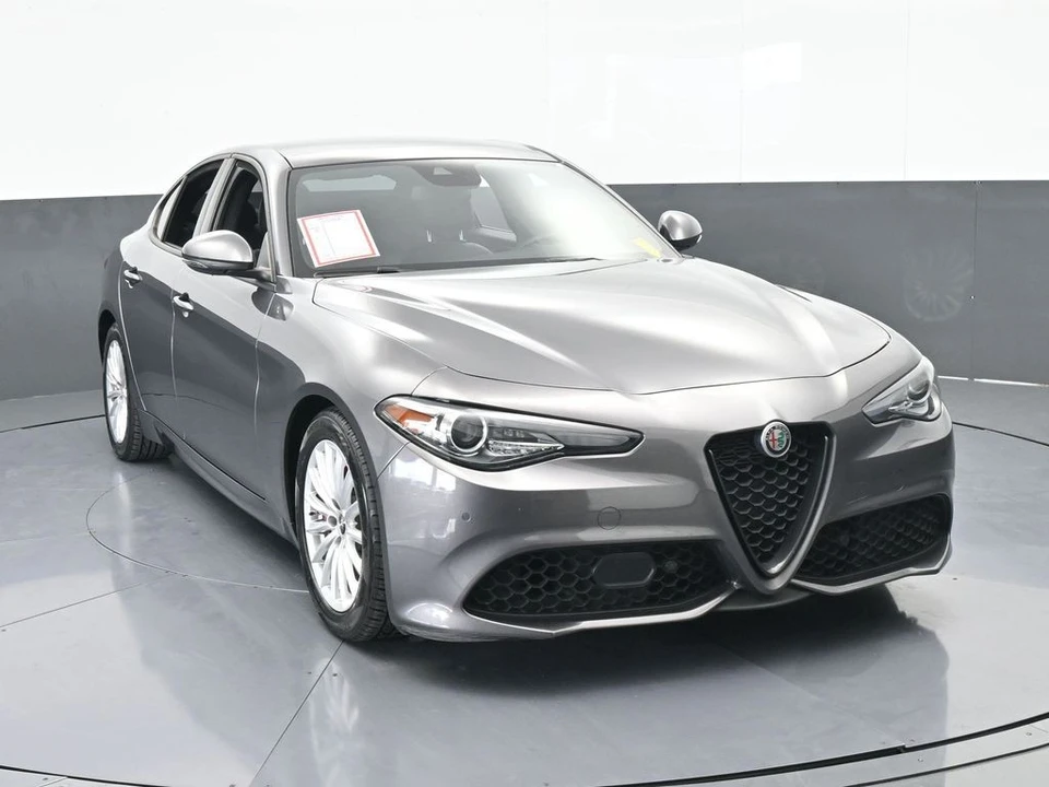 2023 Alfa Romeo Giulia - Image 9 of 12