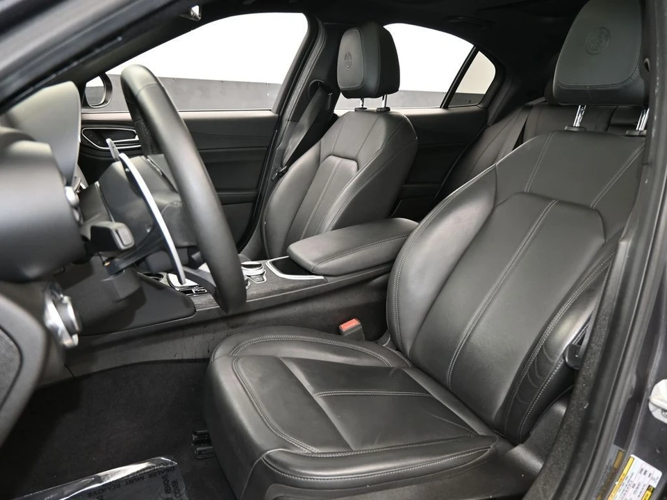 2023 Alfa Romeo Giulia - Image 10 of 12