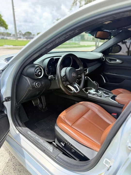 2023 Alfa Romeo Giulia - Image 7 of 13