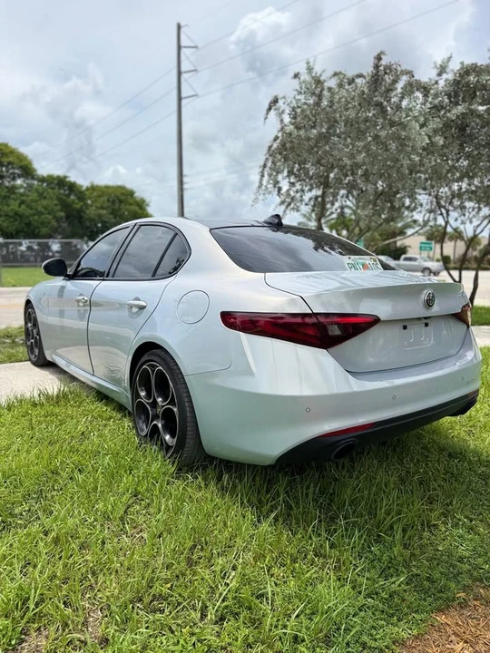 2023 Alfa Romeo Giulia - Image 5 of 13