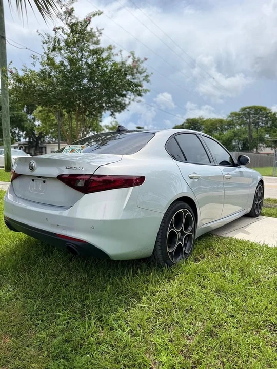 2023 Alfa Romeo Giulia - Image 4 of 13