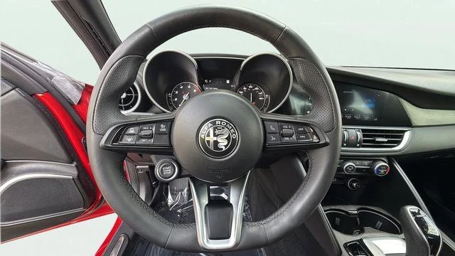 2023 Alfa Romeo Giulia - Image 15 of 20