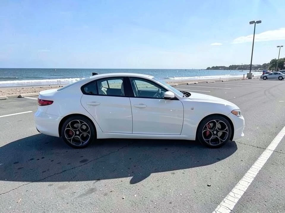 2023 Alfa Romeo Giulia - Image 8 of 20
