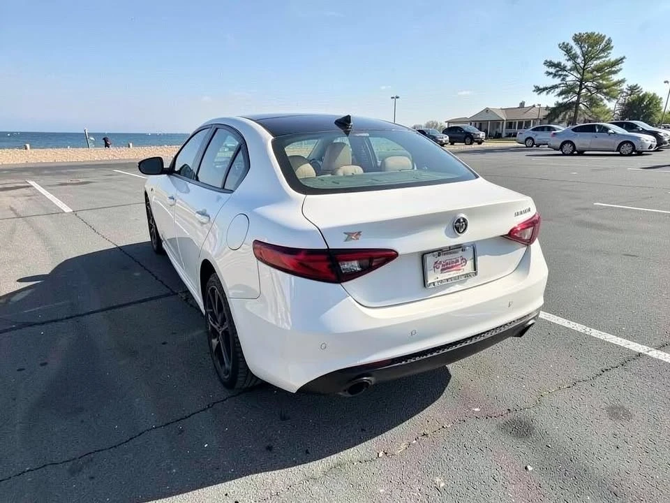 2023 Alfa Romeo Giulia - Image 5 of 20