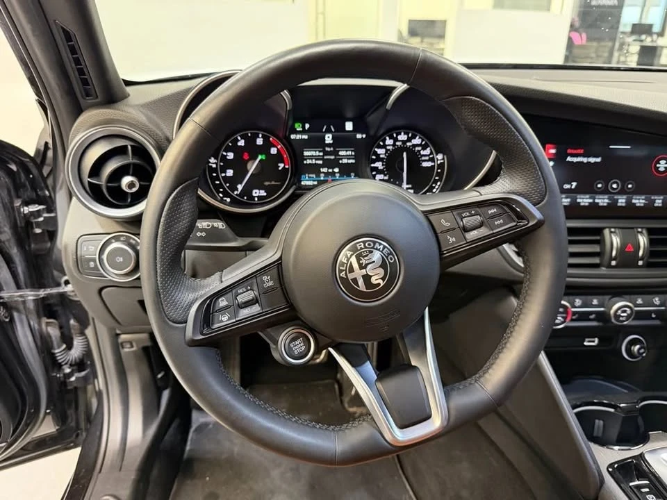2023 Alfa Romeo Giulia - Image 12 of 20