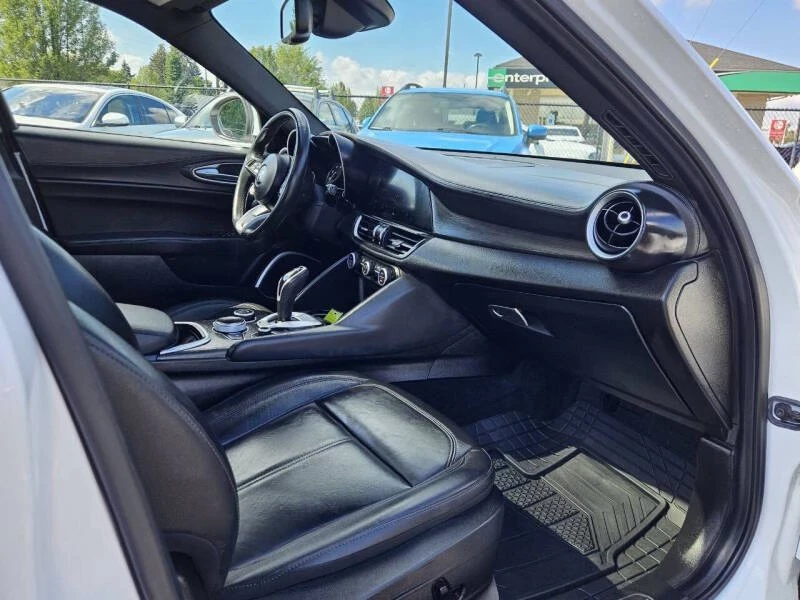 2023 Alfa Romeo Giulia - Image 14 of 16
