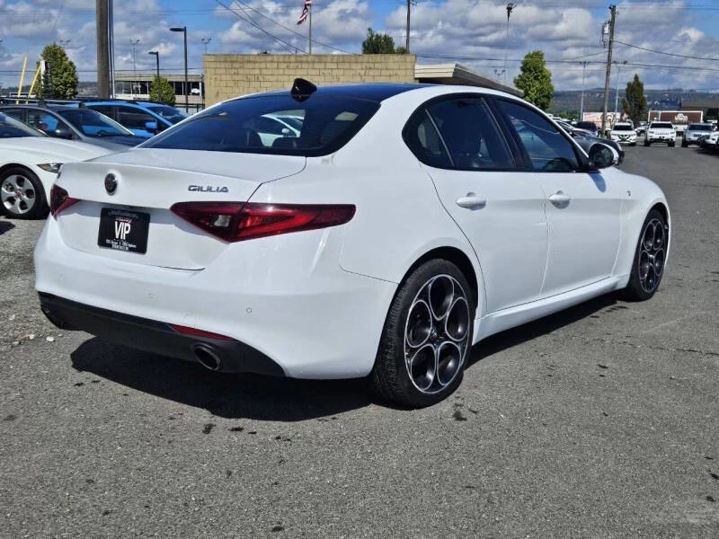 2023 Alfa Romeo Giulia - Image 5 of 16