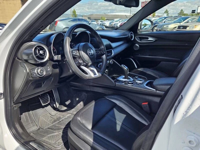2023 Alfa Romeo Giulia - Image 8 of 16