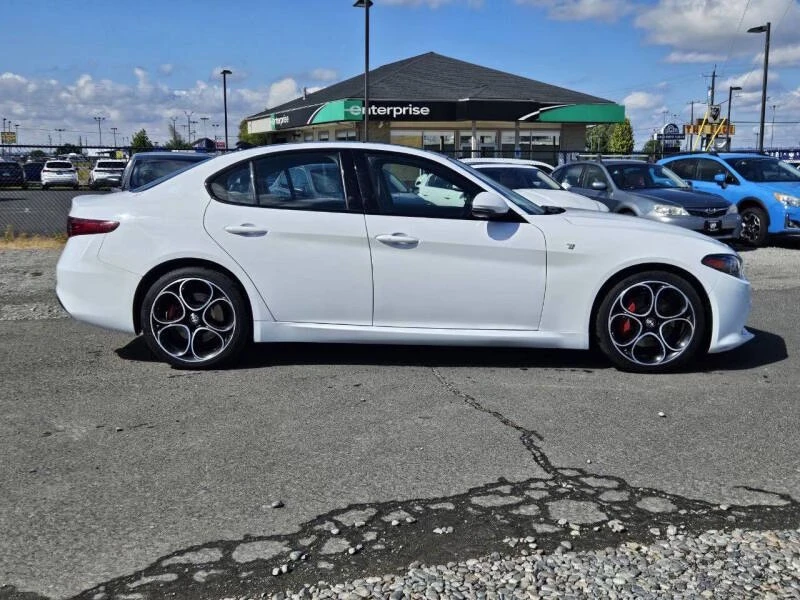 2023 Alfa Romeo Giulia - Image 6 of 16