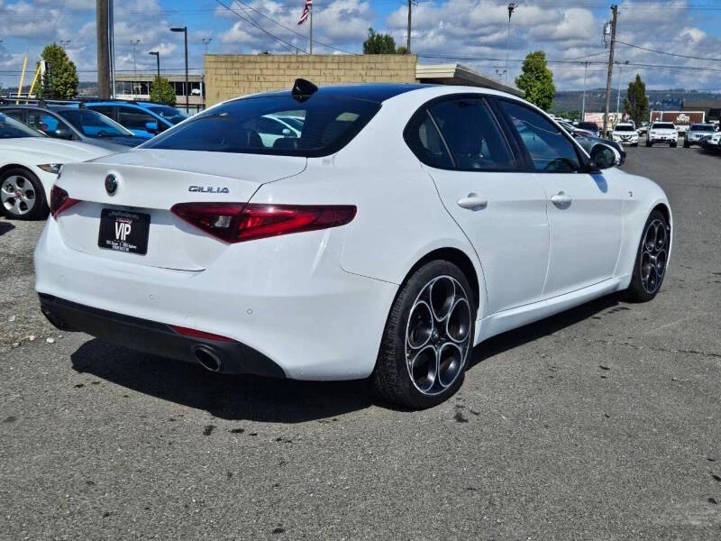 2023 Alfa Romeo Giulia - Image 5 of 17